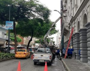 Retiramos 60 postes en Guayaquil