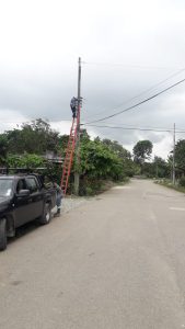 CNEL instala nueva iluminación en parroquia Casacay