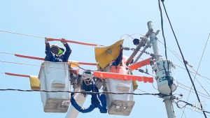 Realizamos mantenimiento del sistema eléctrico en líneas energizadas en Esmeraldas