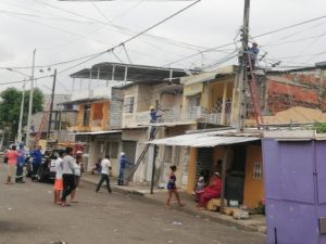 CNEL EP realizó operativo de control de energía en las calles 44 y la J, suroeste de Guayaquil