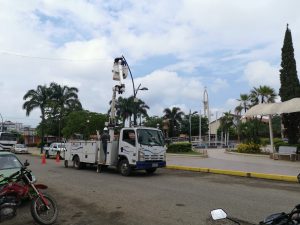 Barrio Unión Colombiana, de la parroquia El Cambio, es atendida con iluminación pública