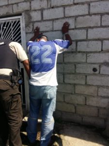 Arrestan a ciudadano que se hacía pasar por trabajador de CNEL EP