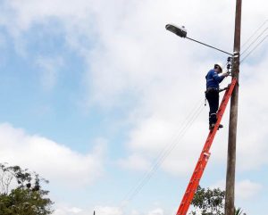 Programa “Ilumina tu Barrio” llega a sector el Quishpe en Zaruma