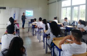 CNEL EP llega a parroquia Plan Piloto