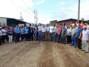 CNEL EP entregó obra de electrificación en Echeandía
