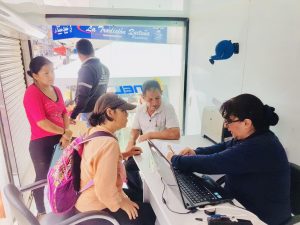 Agencia móvil atiende 87 clientes en Alluriquín