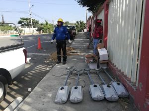 Comunidad universitaria cuenta con alumbrado repotenciado por CNEL EP