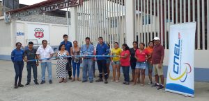CNEL EP fortalece la iluminación vial en la parroquia Tonsupa, al sur de Esmeraldas