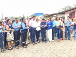 La parroquia Wilfrido Loor Moreira recibe alumbrado público