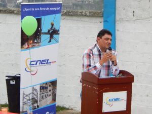 CNEL EP ilumina un barrio de Caluma