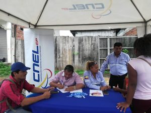 CNEL EP acerca sus servicios a los esmeraldeños con brigadas “Toda una Vida”