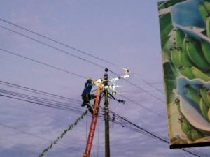 CNEL EP resuelve inconvenientes ocasionados por descargas atmosféricas
