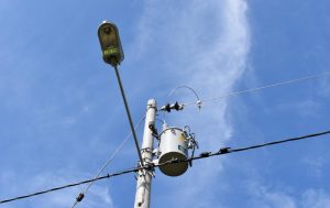 En El Oro, con recursos del Banco Interamericano de Desarrollo se ejecutan obras eléctricas