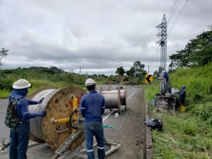 CNEL EP, A TRAVÉS DE PRIZA, RECONSTRUYE LÍNEA DE SUBTRASMISIÓN EN EL SUR DE ESMERALDAS