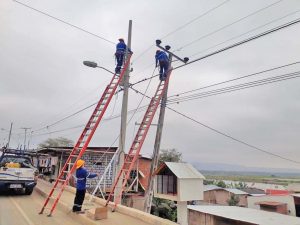 15000 mil familias manabitas, beneficiadas con mejoras de redes eléctricas e iluminación pública