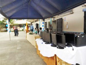 SE ENTREGAN COMPUTADORAS  A INSTITUCIONES EDUCATIVAS DE MACHALA.
