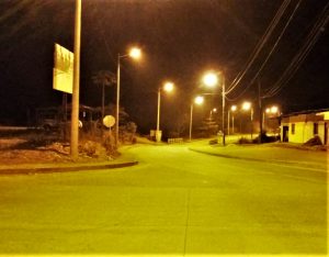 Nuevo alumbrado público es instalado en la entrada a Las Lajas.
