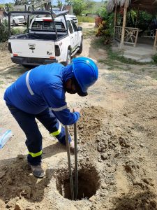 80 luminarias tipo LED, 4000 metros de redes y 80 postes se instalan en Puerto López