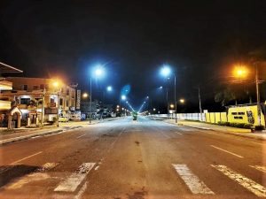CNEL EP INSTALA LUMINARIAS TIPO LED EN LA ENTRADA AL CANTÓN SANTA ROSA