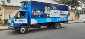 Unidad móvil acerca servicios a sus clientes.