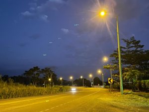 CNEL entrega obra de alumbrado público