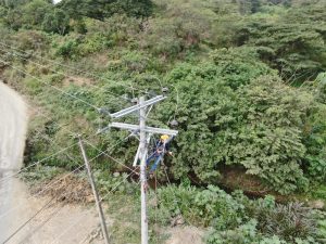 Reubicación de línea beneficia a 3.000 Manabitas