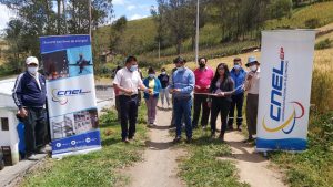 CNEL EP entrega obra en comunidad del cantón Chimbo.