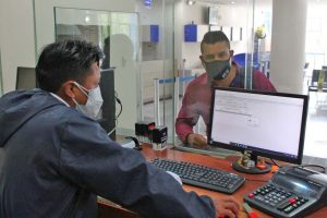 CNEL EP aplica compensaciones en facturas de clientes residenciales en Bolívar
