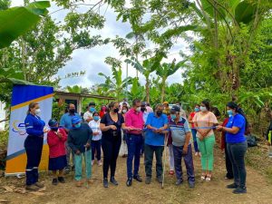 17 familias de Camino Viejo de Peripa cuentan por primera vez con obra eléctrica.