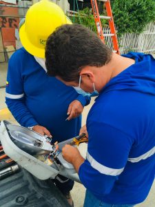 Más de 100 luminarias reparadas en Santa Elena por parte de CNEL EP