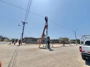 Más de 80 luminarias recibieron mantenimiento en la parroquia Atahualpa