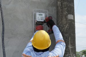 CNEL EP inicia la instalación de medidores prepago en el bloque 3 de El Fortín, noreste de Guayaquil