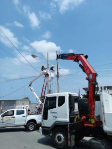 Repotenciamos el sistema de alumbrado público y las redes eléctricas en siete barrios de Manta