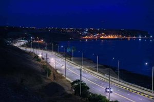 CNEL EP Manabí iluminó con tecnología LED, 119 Km. de carreteras y vías en el 2021