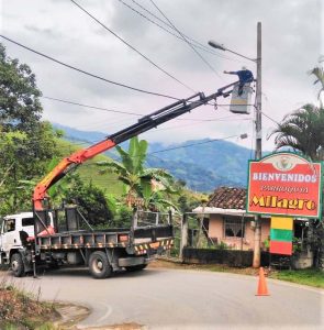 CNEL EP REALIZA MANTENIMIENTO INTEGRAL AL ALUMBRADO PÚBLICO DEL CANTÓN ATAHUALPA