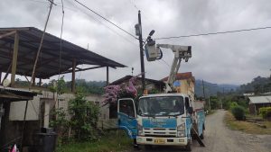Habitantes de la parroquia Molleturo satisfechos con la atención de CNEL EP