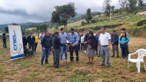 CNEL EP entregó obra de alumbrado público en Chillanes