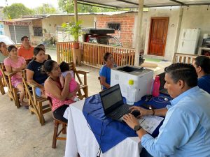 La agencia móvil se ha convertido en una fortaleza de atención ciudadana en territorio para los clientes de CNEL EP Manabí