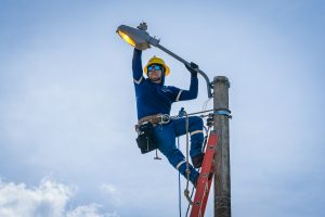 CNEL EP ha realizado 7 obras de electrificación en Sucumbíos y Orellana durante este 2023