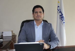 Se encarga la Gerencia General subrogante de CNEL EP, al Ing. Enrique Veloz Zambrano