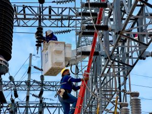 CNEL EP realiza mantenimiento en subestaciones y líneas de subtransmisión