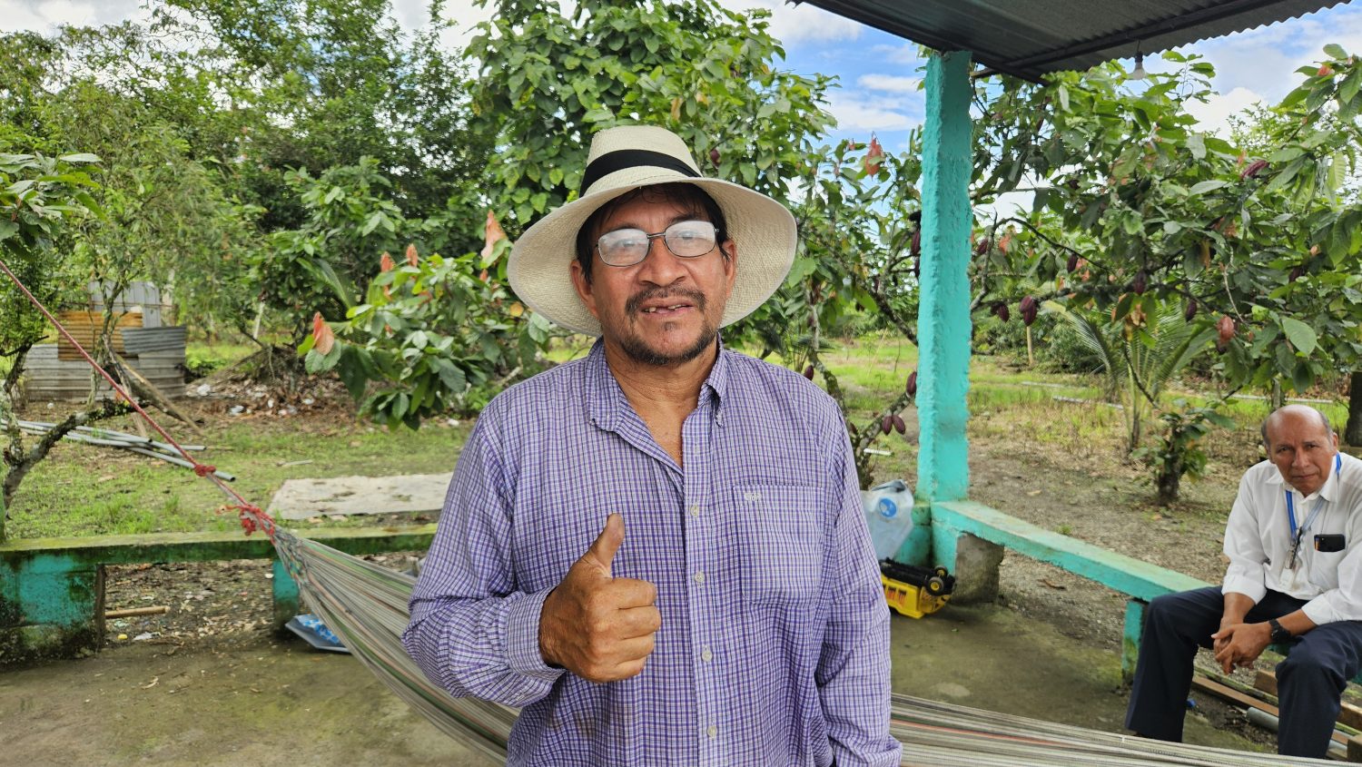 Electricidad e iluminación por primera vez en la comunidad rural ...