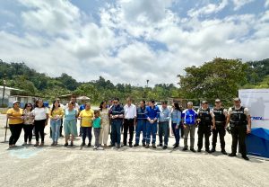 Santo Domingo: 23 hogares del recinto Las Mercedes reciben energía eléctrica por primera vez