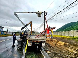 CNEL EP CIERRA EL 2024 CON AVANCES IMPORTANTES EN EL SISTEMA DE ALUMBRADO PÚBLICO EN LA PROVINCIA DE MANABÍ