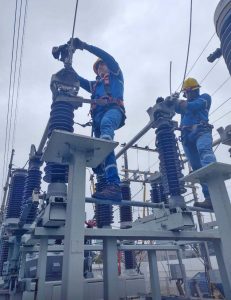 CNEL EP FORTALECE LA RED ELÉCTRICA Y BENEFICIA A 40.000 FAMILIAS EN EL GUAYAS