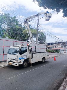 CNEL EP REALIZA MANTENIMIENTO DE REDES Y LUMINARIAS EN RECINTOS ELECTORALES
