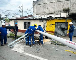El Gobierno Nacional restablece al 100 % el servicio eléctrico en Esmeraldas tras el sismo del 25 de abril