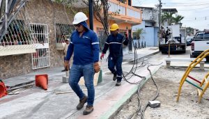 CNEL EP RENUEVA INFRAESTRUCTURA ELÉCTRICA SOTERRADA AFECTADA POR LAS MAREAS EN EL CENTRO-SUR DE GUAYAQUIL