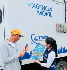 1590 ciudadanos atendidos en la agencia móvil de CNEL EP Santo Domingo